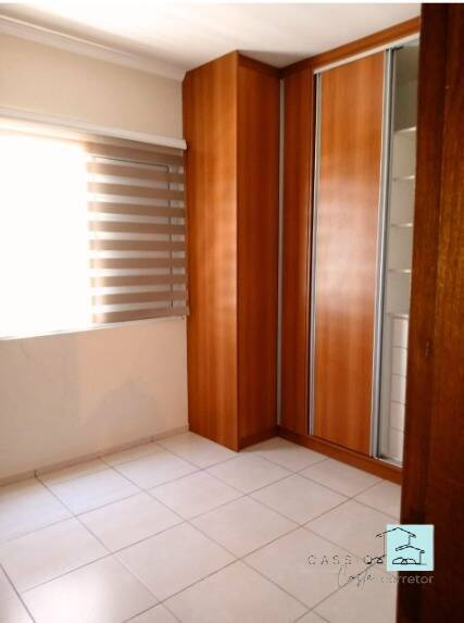 Apartamento à venda com 2 quartos, 70m² - Foto 3