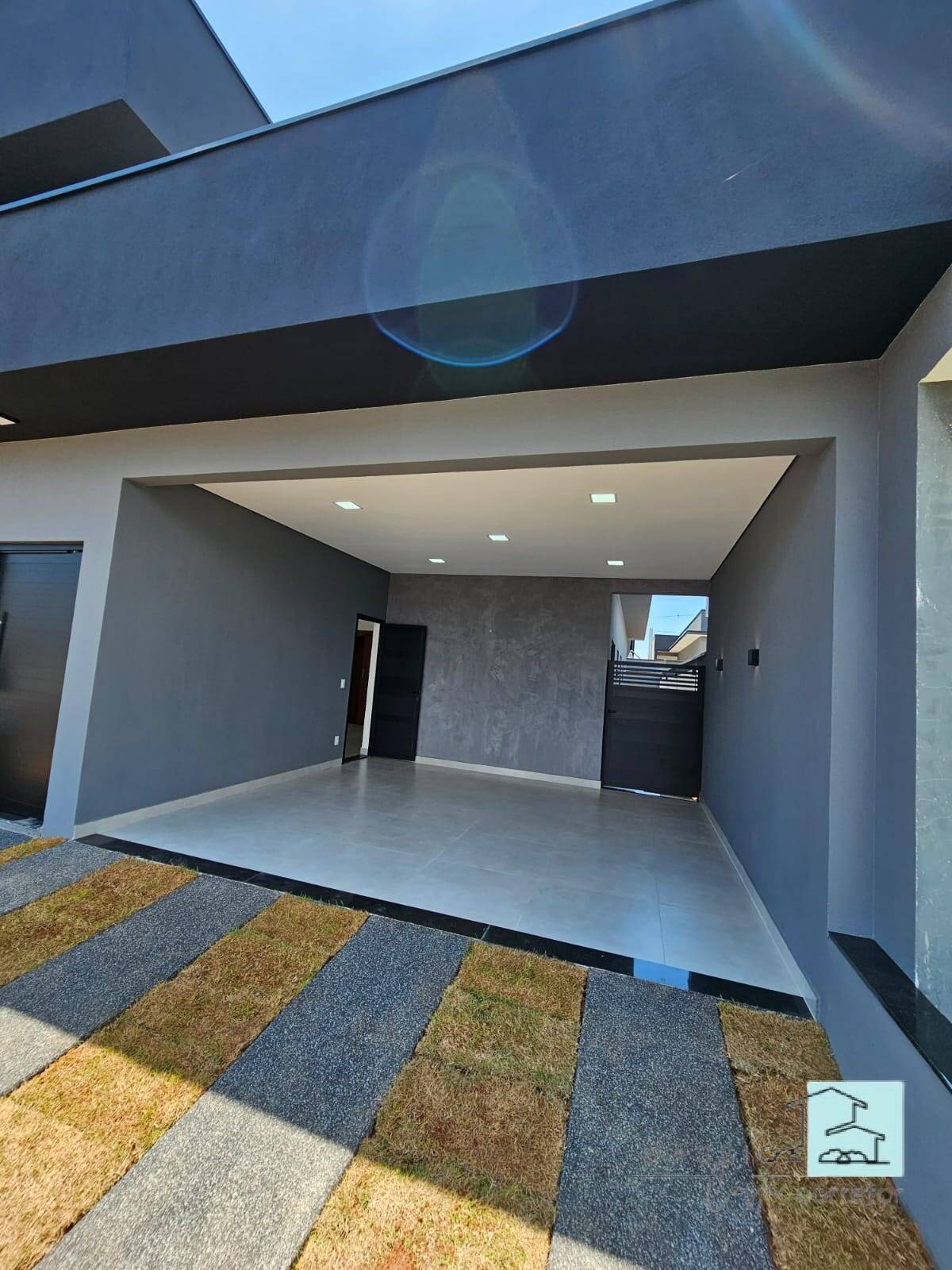 Casa à venda com 3 quartos, 300m² - Foto 2