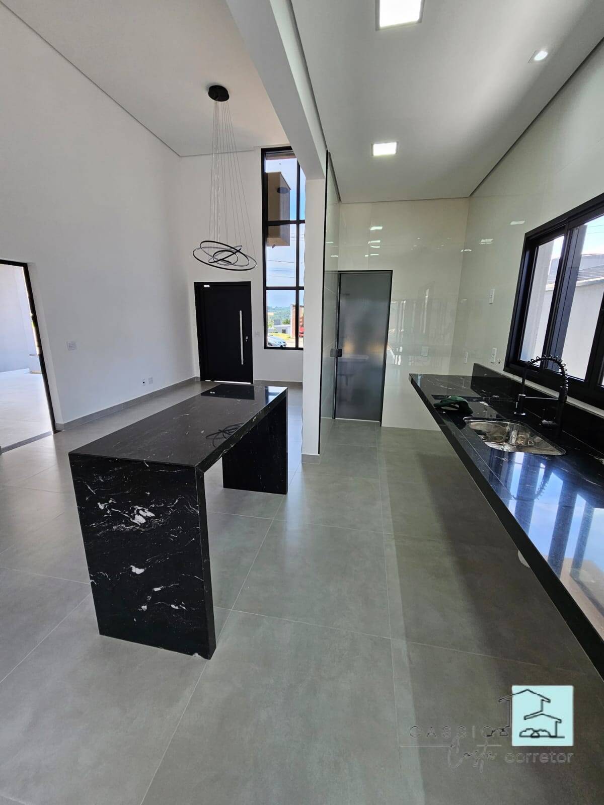 Casa à venda com 3 quartos, 300m² - Foto 4