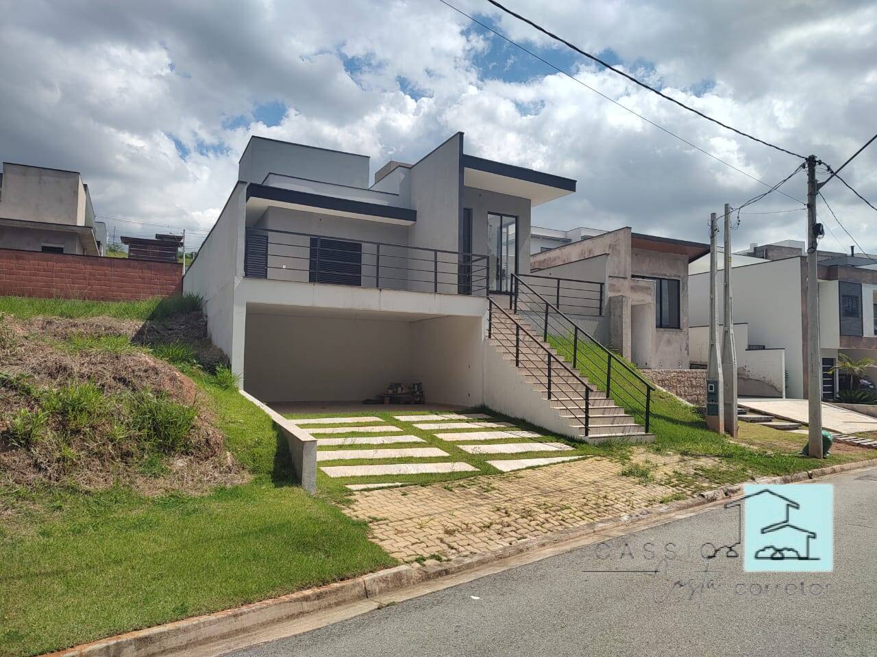 Casa de Condomínio à venda com 3 quartos, 250m² - Foto 2