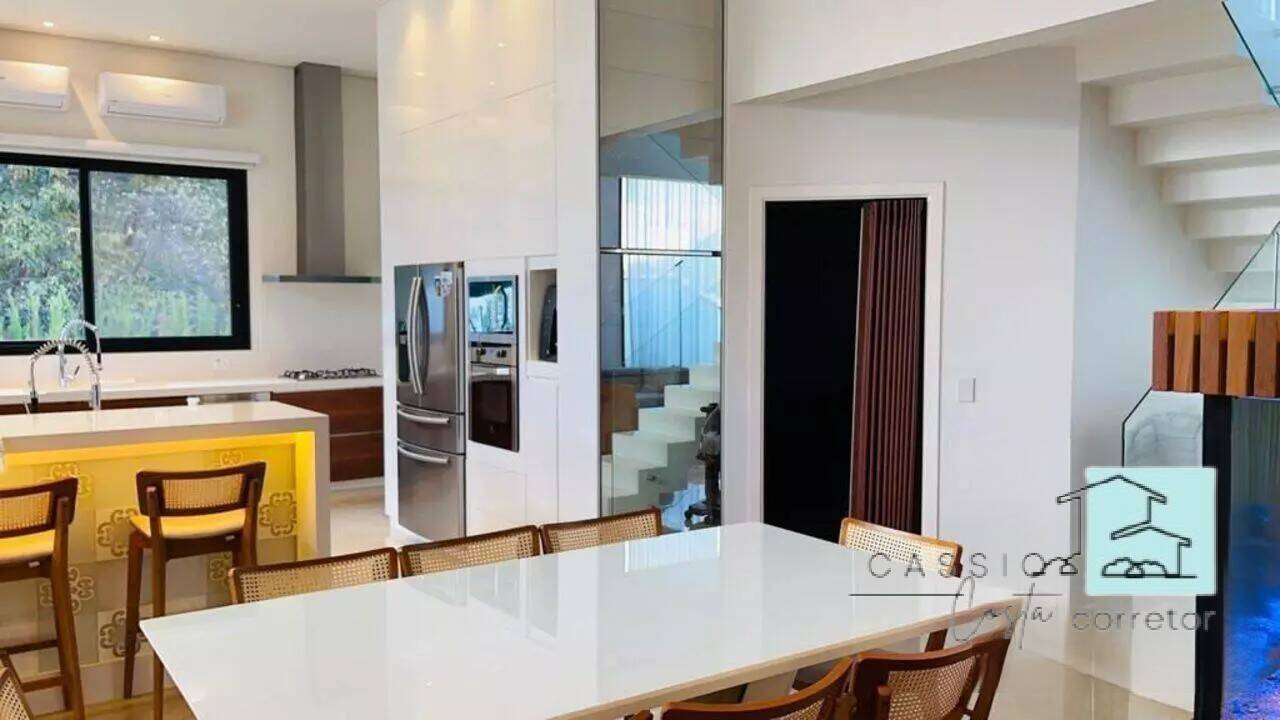 Casa à venda com 3 quartos, 317m² - Foto 7