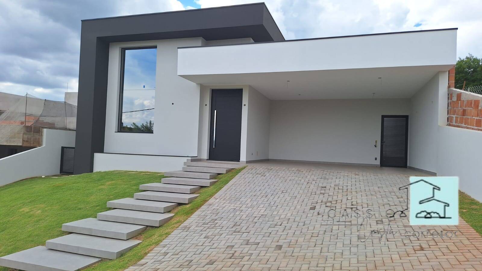 Casa de Condomínio à venda com 3 quartos, 270m² - Foto 2