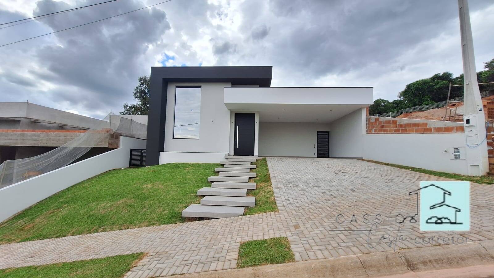 Casa de Condomínio à venda com 3 quartos, 270m² - Foto 1