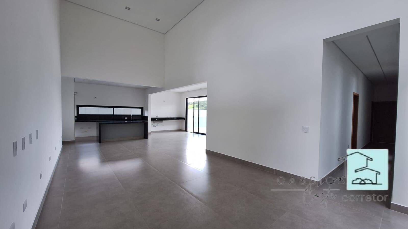 Casa à venda com 3 quartos, 253m² - Foto 4