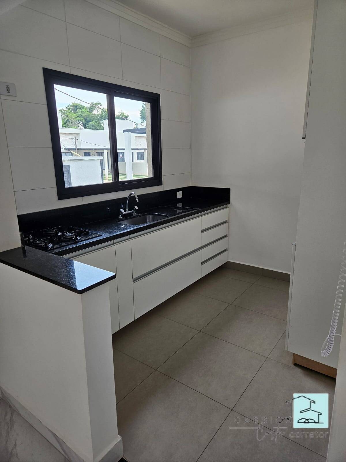 Casa de Condomínio à venda e aluguel com 3 quartos, 82m² - Foto 1