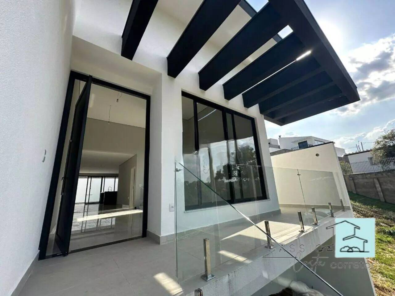 Casa de Condomínio à venda com 3 quartos, 244m² - Foto 3