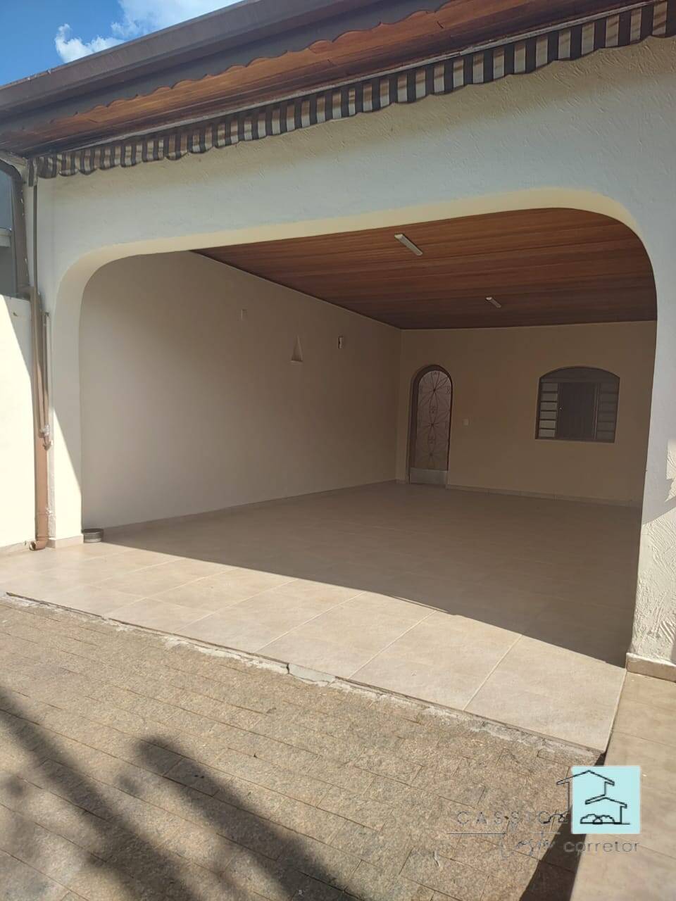 Casa à venda com 3 quartos, 190m² - Foto 2